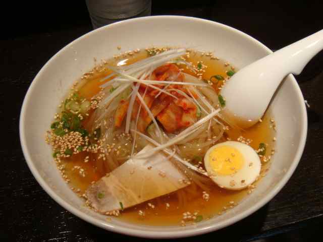 冷麺専門店でランチ