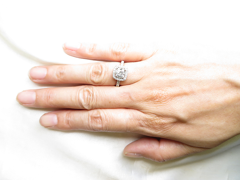 ダイアモンドの指輪/NECKLACE/ 0.605 0.015 ct.