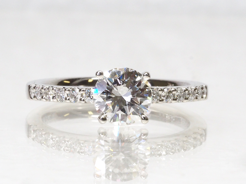 立爪0.8ctダイヤモンドを4点度目エタニティ風リングへリフォーム