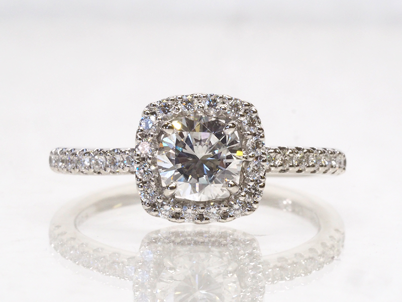 立爪ダイヤ0.7ctをスクエア ヘイローリングへリフォーム